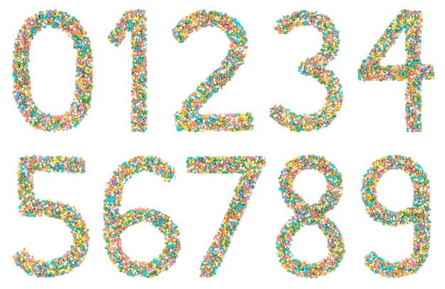 Photo chiffres faits de petits bonbons isolés