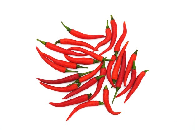 Chili rouge sur fond blanc