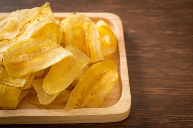 Chips de banane frites ou tranchées cuites au four