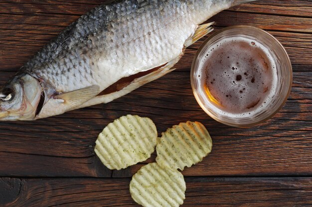 Chips à la bière et poisson