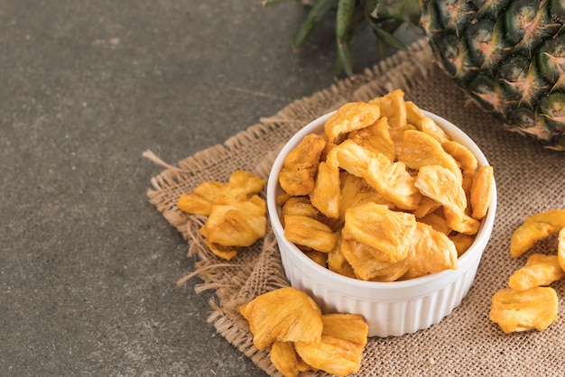 chips croustillantes d&#39;ananas séchées