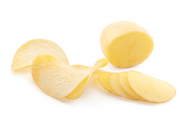 Chips croustillantes et pommes de terre crues