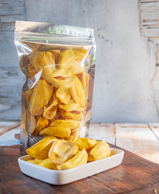 Chips de jacquier séchées en sachets