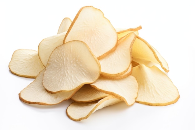 Chips de poire sur fond blanc