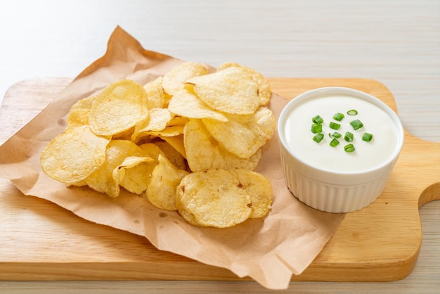 Chips de pommes de terre à la crème sure