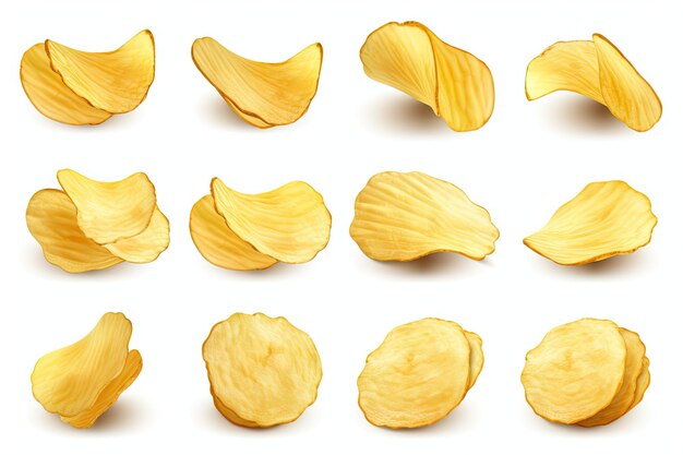 Chips de pommes de terre sur fond blanc