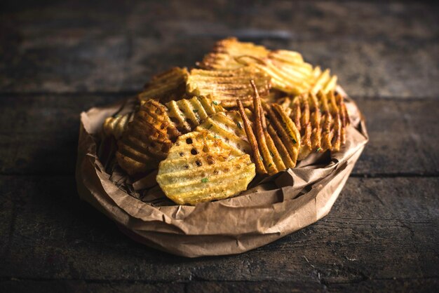 Chips de pommes de terre fraîches cuites à la maison