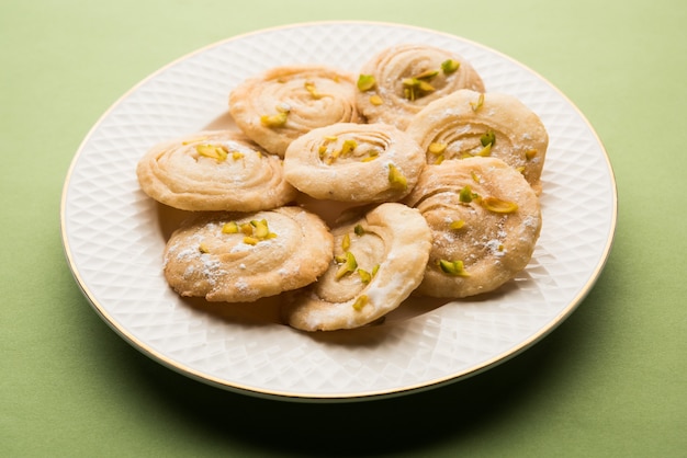 Chirote ou Chiroti est un plat sucré du Karnataka et du Maharashtra. Servi dans une assiette en dessert lors de Fêtes ou de mariage. Mise au point sélective