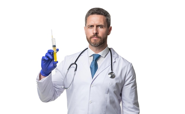 Chirurgien plasticien tenant une seringue isolée sur une seringue blanche pour la chirurgie plastique