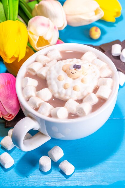 Chocolat chaud drôle de Pâques