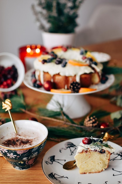 Chocolat chaud et gâteau de Noël
