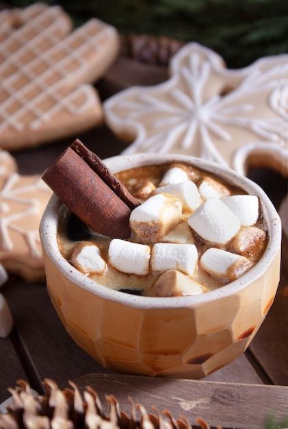 Chocolat chaud maison aux guimauves