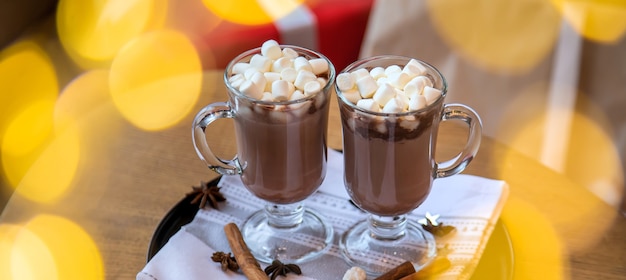 Chocolat chaud de Noël sur la table