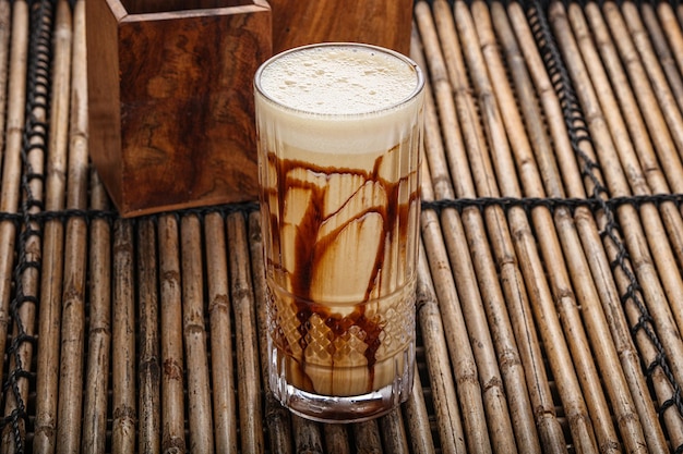 Photo chocolat chaud sucré dans le verre