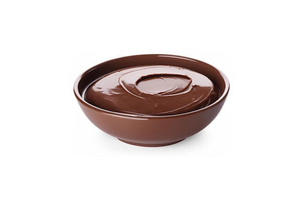 chocolat fondu dans un bol sur fond blanc
