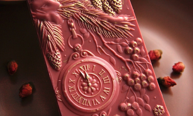 chocolat rose avec un thème du nouvel an et de Noël