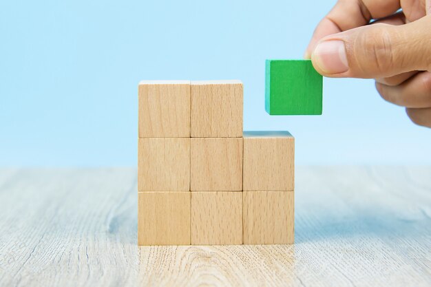 Choisissez la main cube forme jouet en bois bloc empilé