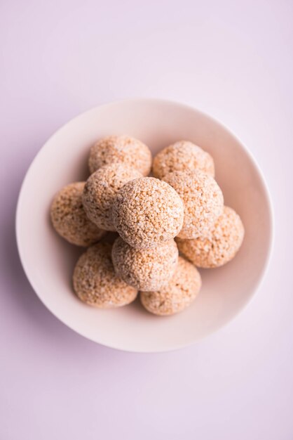 Cholai Ke Laddo Ou Rajgira Laddu Ou Amaranth Ladoo Dans Bol Et Assiette