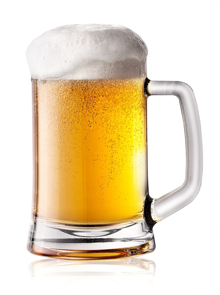 Photo chope de bière avec mousse épaisse
