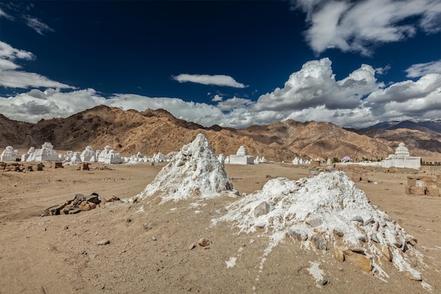 Chortens bouddhistes Ladakh