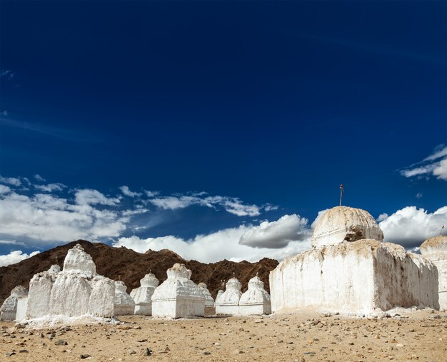 Chortens bouddhistes, Ladakh