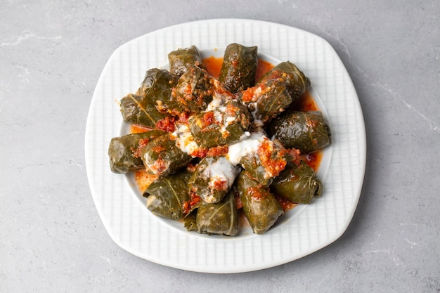 Chou farci avec des feuilles bouillies turc traditionnel de la région de la mer Noire nourriture sarma dolma nom turc Kara lahana sarmasi