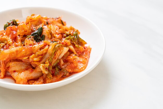 Chou kimchi sur assiette