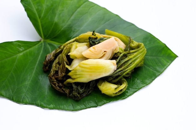 Chou mariné, feuilles de moutarde. Style de cuisine thaïlandaise