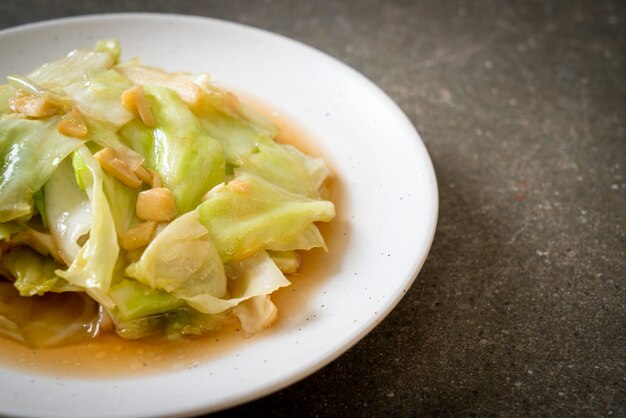 Chou Sauté avec Sauce de Poisson - Style Cuisine Asiatique