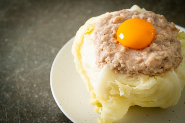 chou vapeur maison farci porc haché et jaune d'oeuf