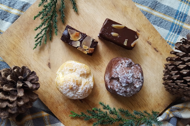 Choux choux à la crème et gâteaux Brownie