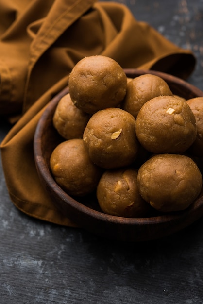 Churma Ladoo, atta laddoo, laddu de farine de blé à base de ghee et de jaggery ou de sucre. mise au point sélective