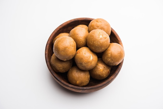Churma Ladoo, atta laddoo, laddu de farine de blé à base de ghee et de jaggery ou de sucre. mise au point sélective