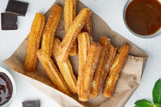 Churros au sucre et sauce au chocolat