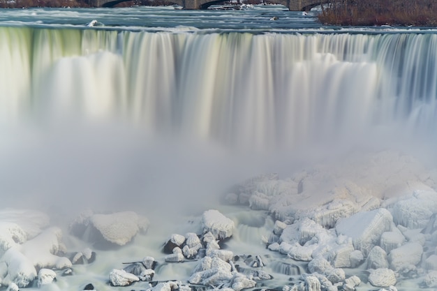 Chute du Niagara longue exposition à la frontière USA Canada