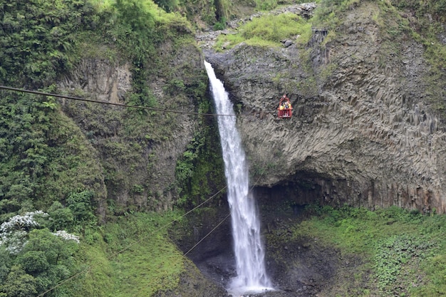 Chute d'eau Cascada Manto de la Novia à Banos de Agua Santa Banos