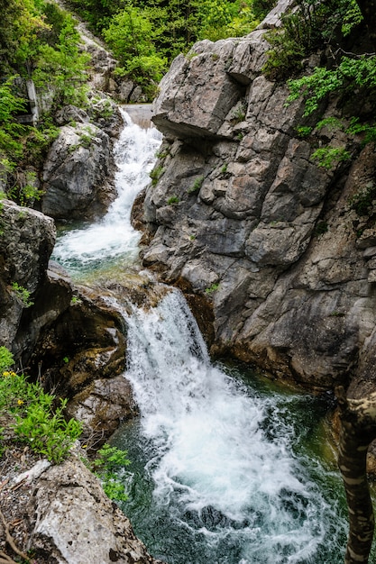 Chute d&#39;eau dans les montagnes de l&#39;Olympe, Grèce