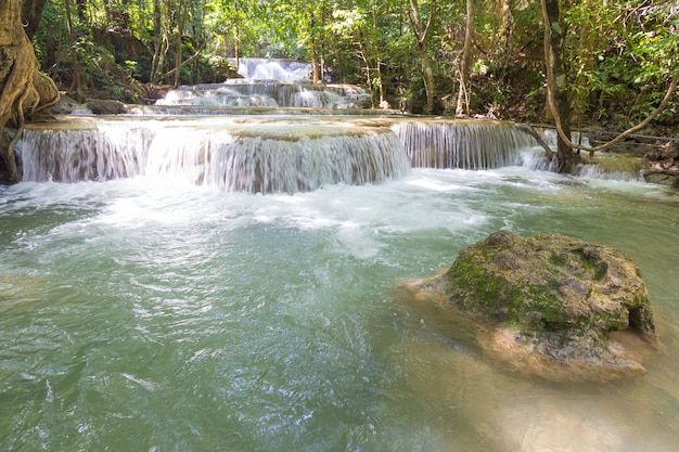 Chute d&#39;eau de Huai Mae Khamin