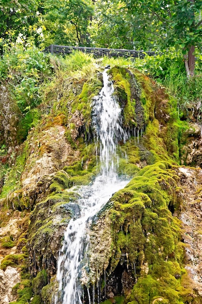 Chute d'eau de source