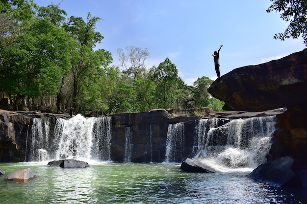 Chute d&#39;eau, voyage incroyable et point de vue populaire en Thaïlande