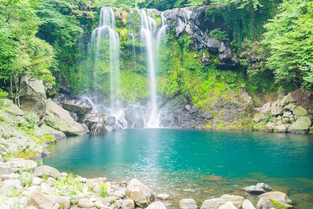 chutes d&#39;eau cheonjeyeon à Jeju Isaland