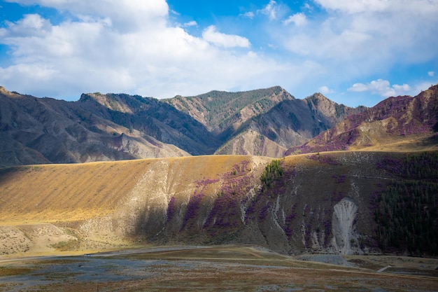 Chuysky tract vue depuis la route de montagne avec de belles vues dans l'altaï russie photo de haute qualité