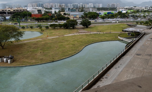 Cidade das Artes un complexe culturel portant à l'origine le nom de Ville de la musique Situé à Barra da Tijuca RJ Brésil Architecture moderne Jour nuageux Rio de Janeiro RJ Brésil Août 2022