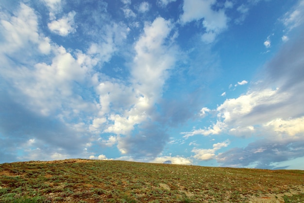 Photo ciel bleu et beau nuage.