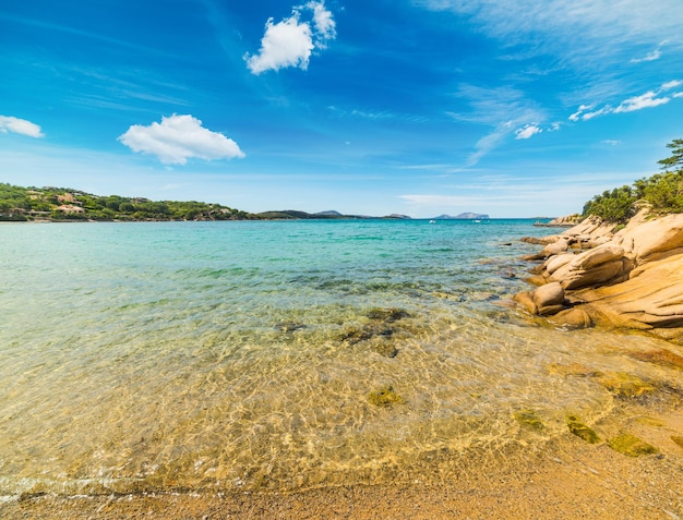 Ciel bleu sur Cala Girgolu Sardaigne