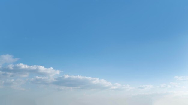 Ciel bleu extérieur et matériel de fond de nuage blanc