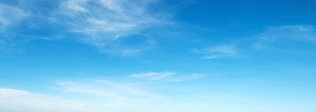 Photo ciel bleu avec un fond de nuages blancs