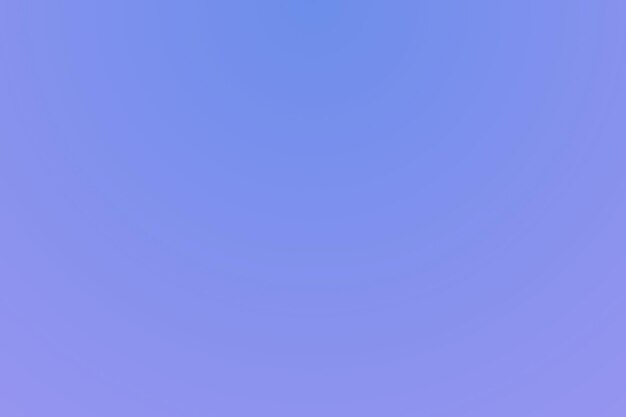 Un ciel bleu avec un fond violet et le mot " dessus "