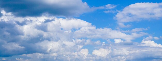 Ciel bleu naturel abstrait et fond de nuages