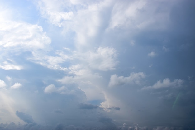 Ciel bleu et nuage